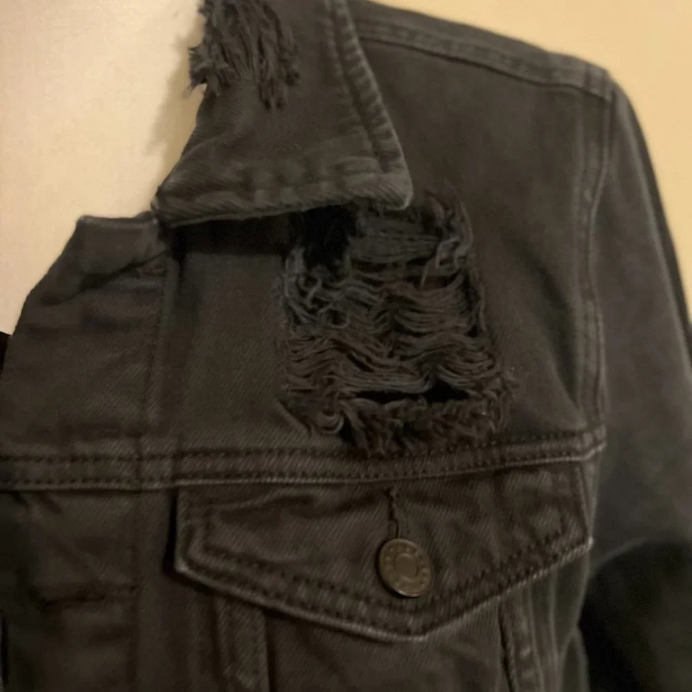 Unisex Black Refuge Distressed Jean Jacket Size Large - Picture 5 of 13